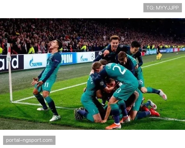 战术复盘:多特蒙德如何利用高位逼抢限制曼城的后场出球